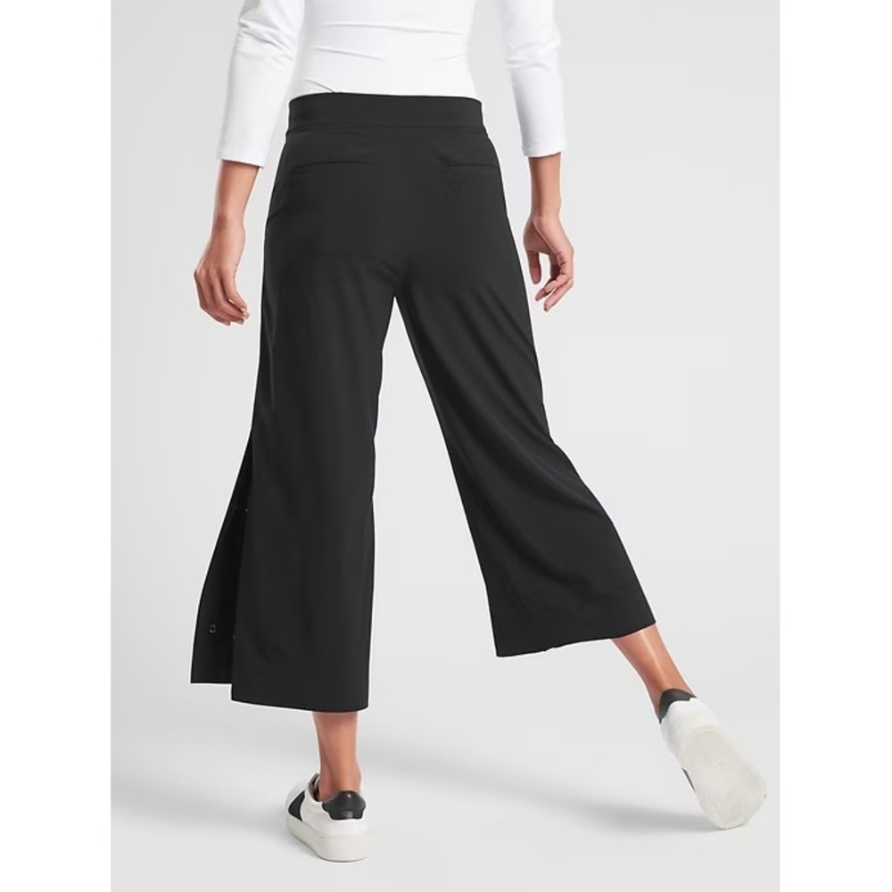 Athleta Tribeca Wide Leg Crop Pants in Black Women 2 SCULPTEK Stretch Travel Gym